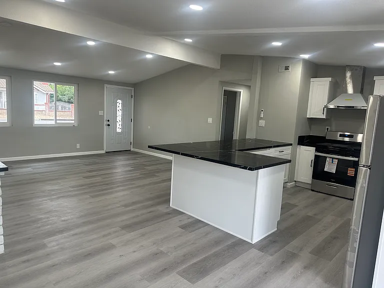 5209 La Madera Ave — Photo 4
