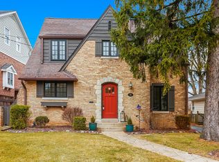 616 High Rd, Glen Ellyn, IL 60137