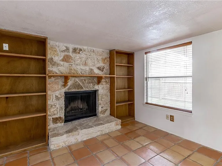 4200 Everest Ln — Photo 2