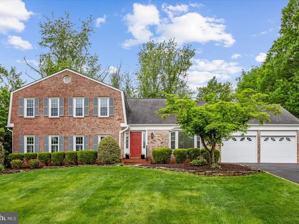 1434 Rosewood Hill Dr, Vienna, VA 22182