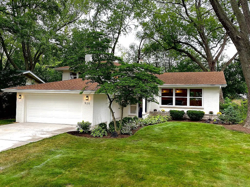 920 Emerald Dr photo 1