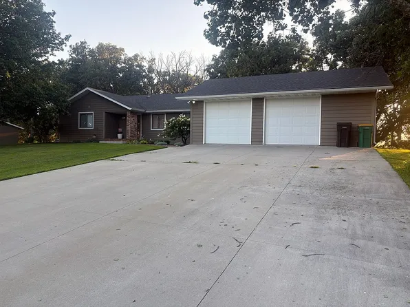 3511 Hoeger Ln, Albert Lea, MN 56007