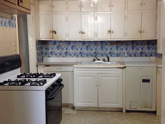 4th image of 2214 Herman Ave