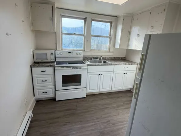 15 Tuthill Ave APT 4, Ellenville, NY 12428