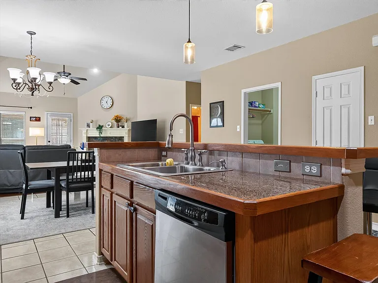 7912 Riverwalk Trl — Photo 10