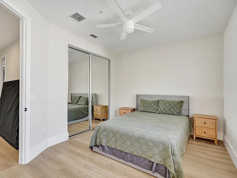 3600 NW 5th Ter — Photo 25