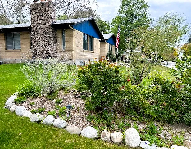 Front corner lot - 1776 E Paulista Way