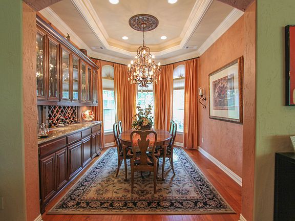5th image of 111 Pecan Valley Ln