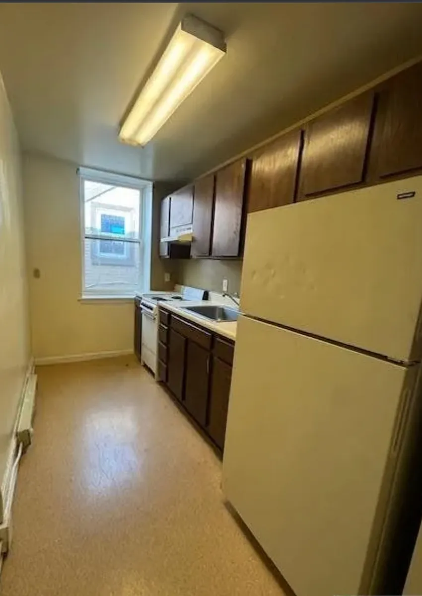 Building Photo - 212 6th St #C2