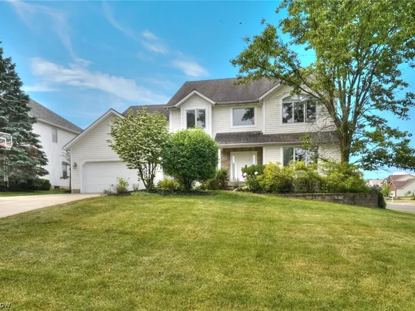 465 Nob Hill Oval, Chagrin Falls, OH 44022