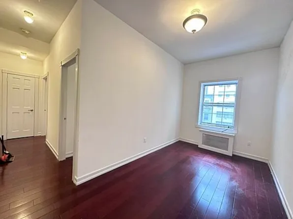 51 East 34th Street image 1 of 9