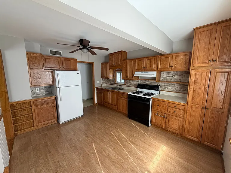 310 Pasadena Blvd — Photo 4