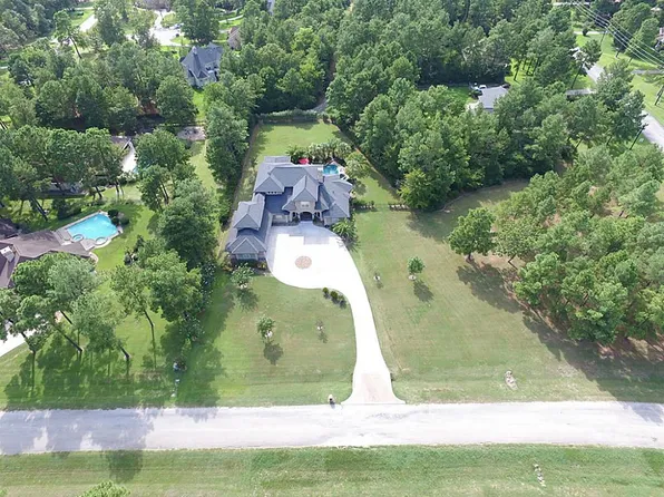 18854 Lake Pines Dr, Montgomery, TX 77356