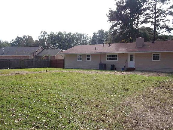 4th image of 100 Eastwood Dr