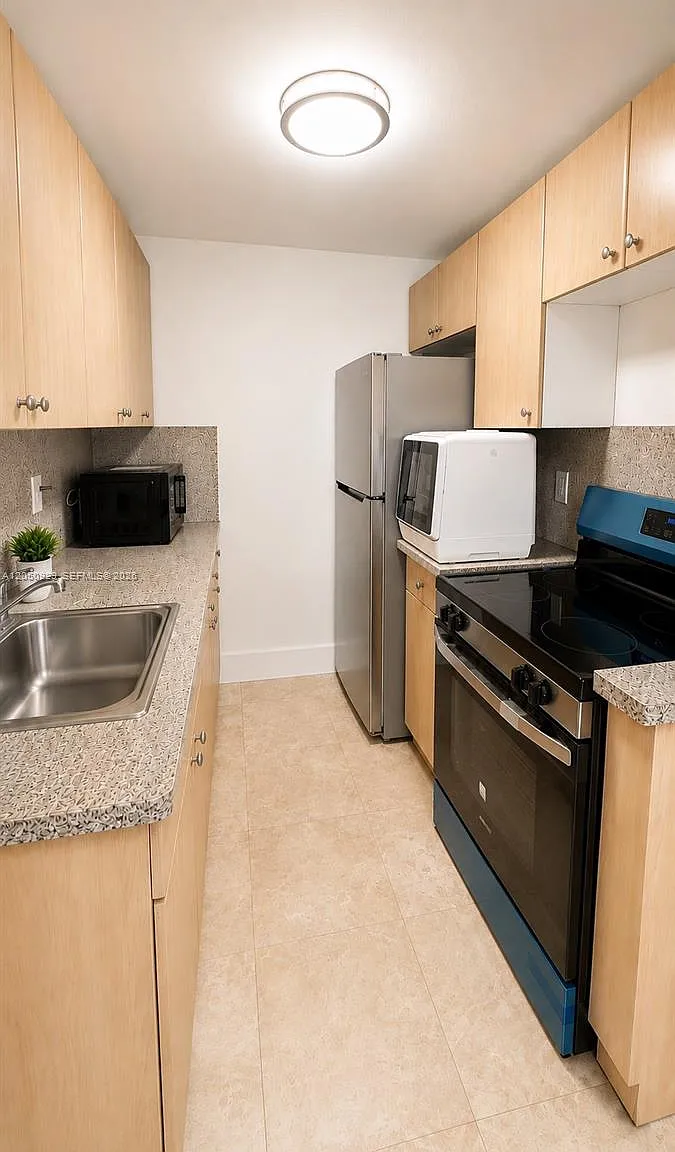 Park Front Condo — Photo 4
