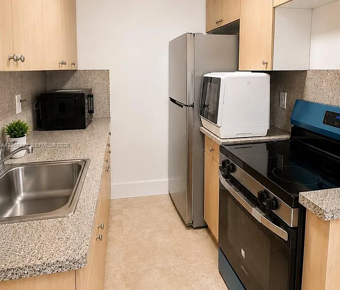 1319 Meridian Ave #208 — Photo 4