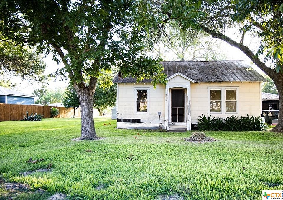 1st image of 203 S Lavaca Dr