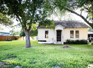 203 S Lavaca Dr, Moulton, TX 77975