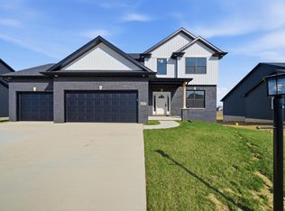 1617 Rustic Oak Dr, Washington, IL 61571