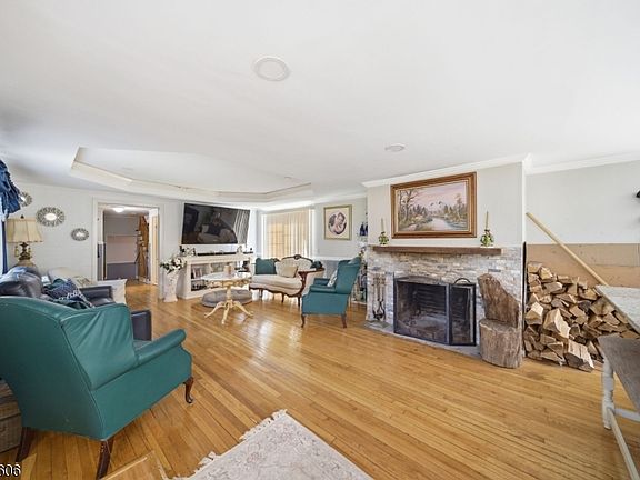 3rd image of 399 Springbrook Trl
