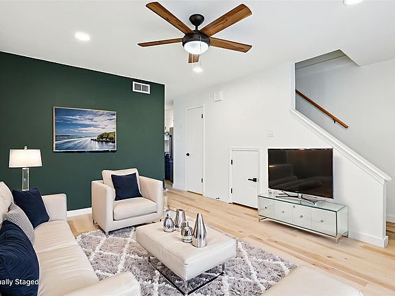 3rd image of 3004 Whisper Oaks Ln APT C