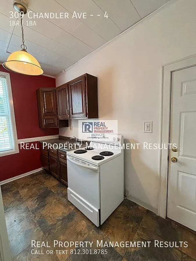 *Summer Special* First Month's Rent Free - Walkable Downtown Location with Washer/Dryer — Photo 2