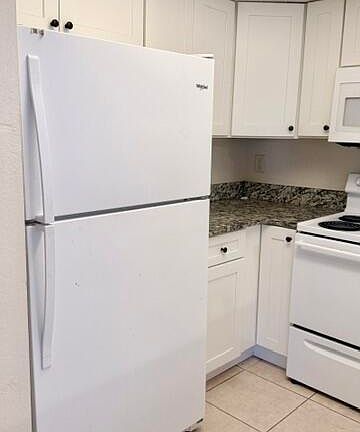 5th image of 1520 SE Royal Green Cir #206