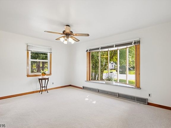 3rd image of 16 Sandra Ln