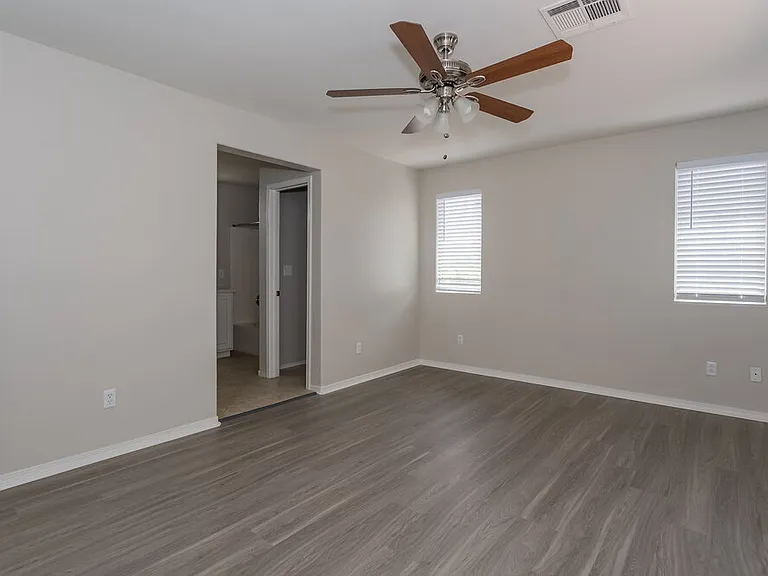 530 Eresma St — Photo 10