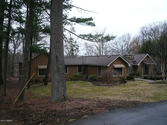 3rd image of 1763 River Oaks Dr SE