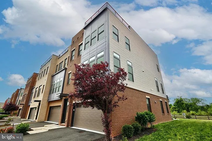 23575 Hopewell Manor Ter — Photo 1
