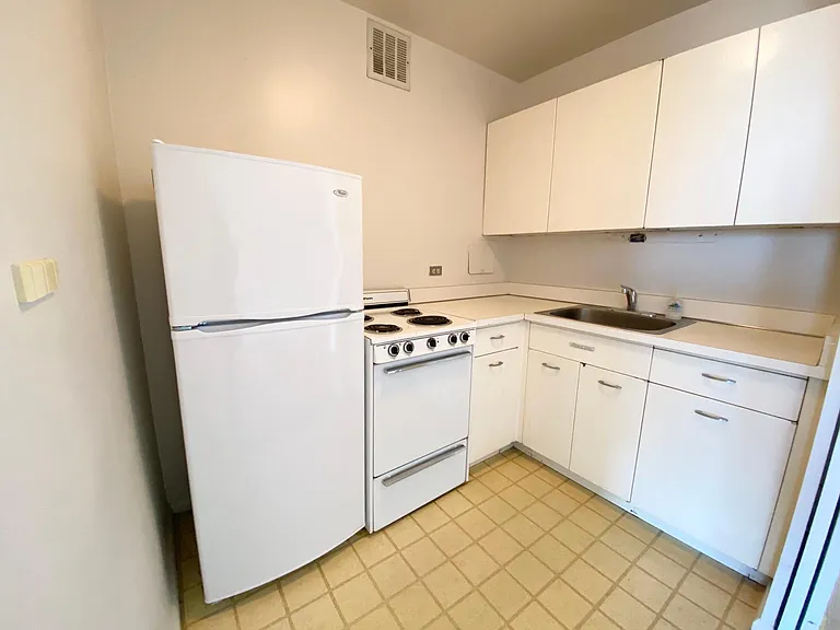 2400 N Lakeview Ave #904 — Photo 10