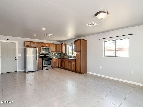 4th image of 5802 S Camino Verde