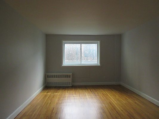 2nd image of 29 Chittenden Ave APT 1C