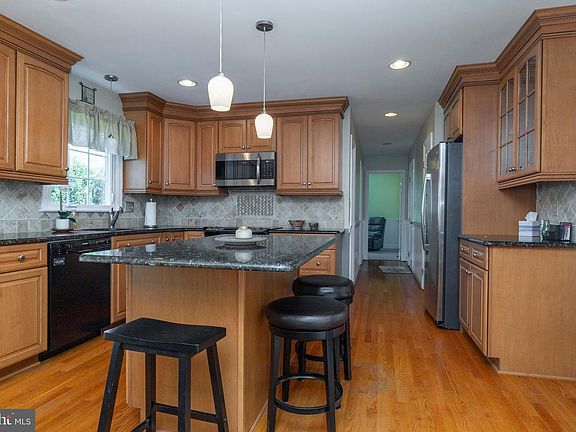 3rd image of 209 Deergrass Rd
