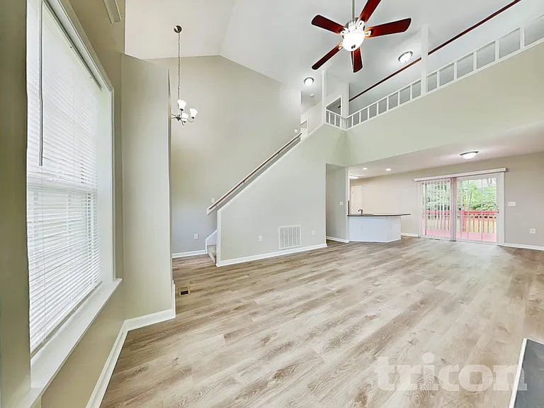 517 Parker St — Photo 3