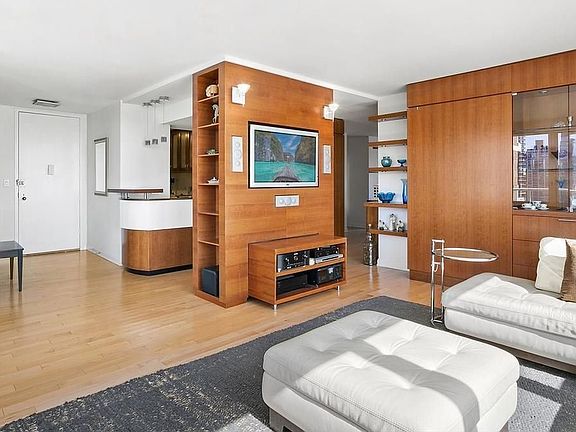 3rd image of 404 E 79th St #22FG
