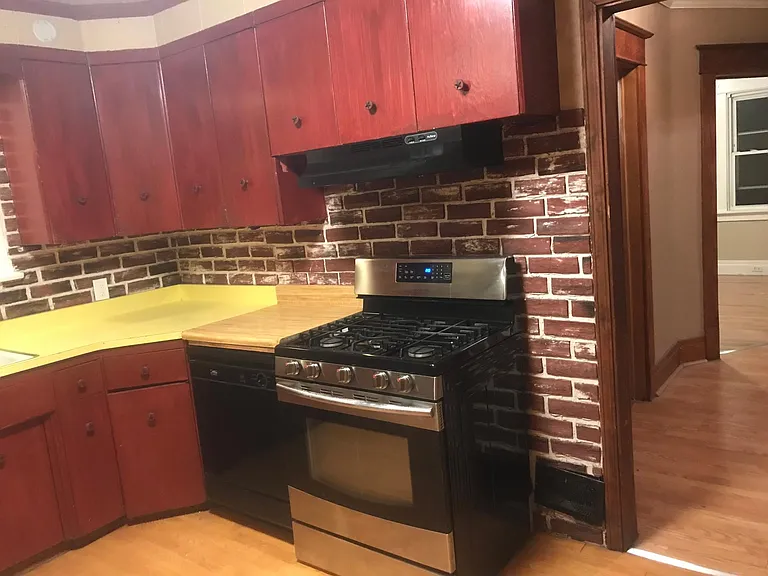 33 Dirkson Ave — Photo 13