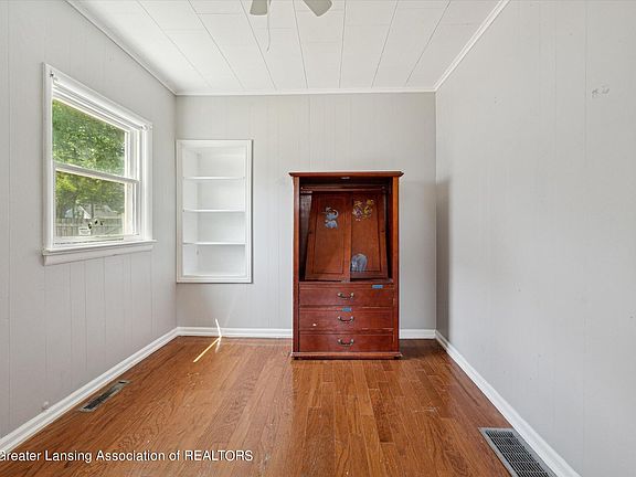 4th image of 126 Covert St