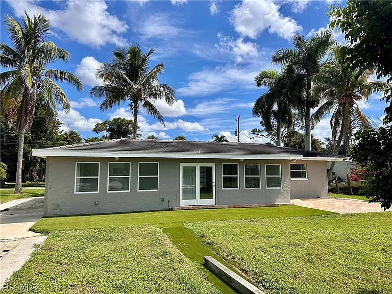6187 Island Park Ct — Photo 15