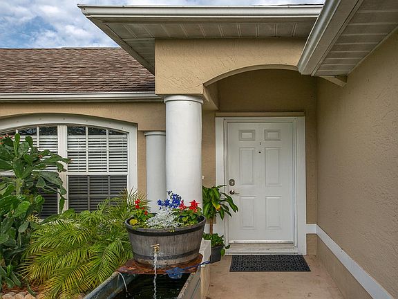 5th image of 443 SE Streamlet Ave