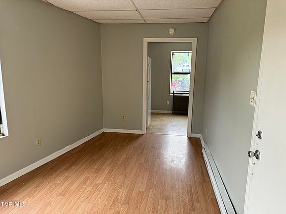 2nd image of 328 Wyandotte Ave E