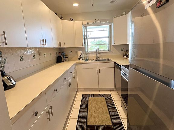 4th image of 220 Bayview Avenue #A