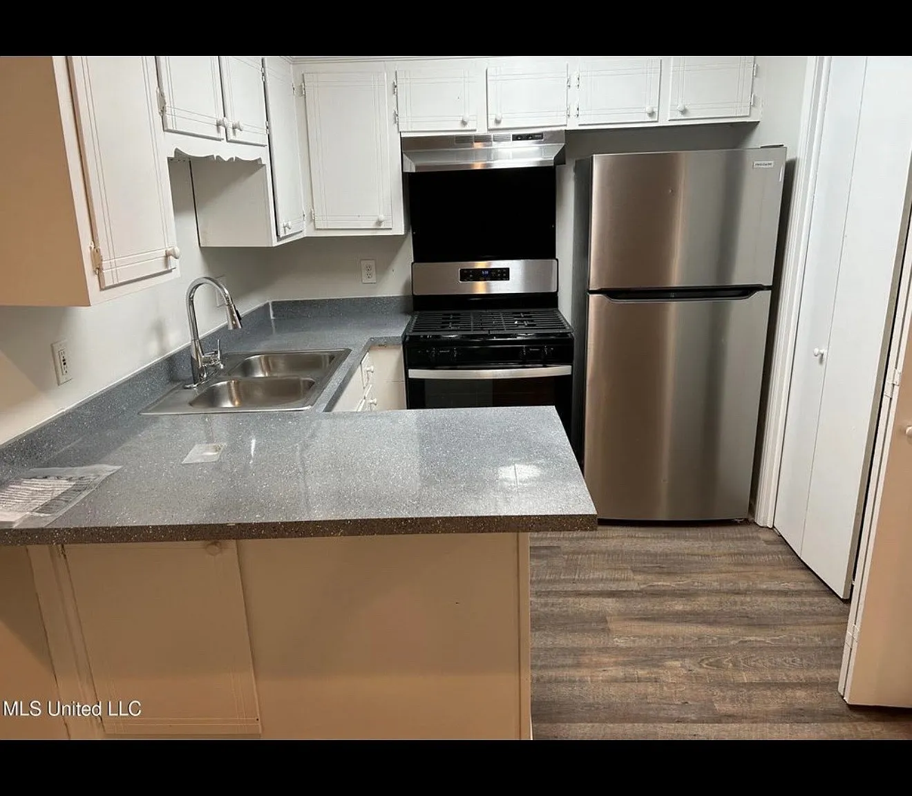 1436 Kimwood Dr — Photo 2