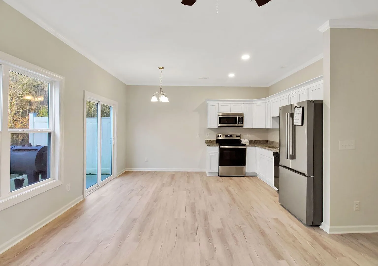 Newer Construction, 3 Bedroom Townhome! — Photo 3