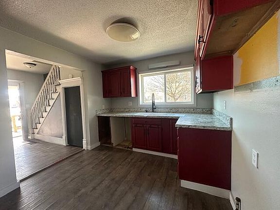 5th image of 1902 1st Ave N