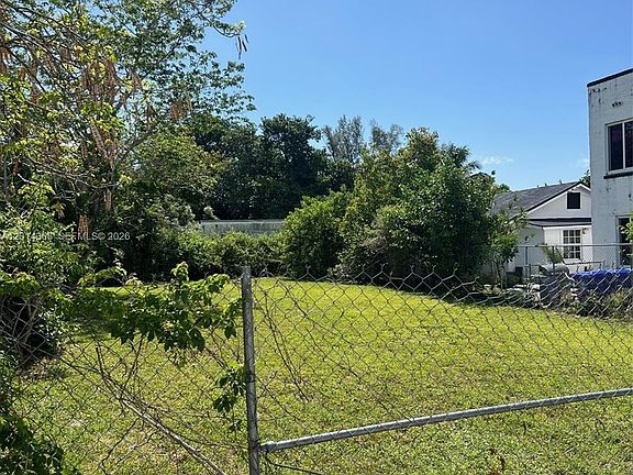 4th image of 3033 NW 8th Ave