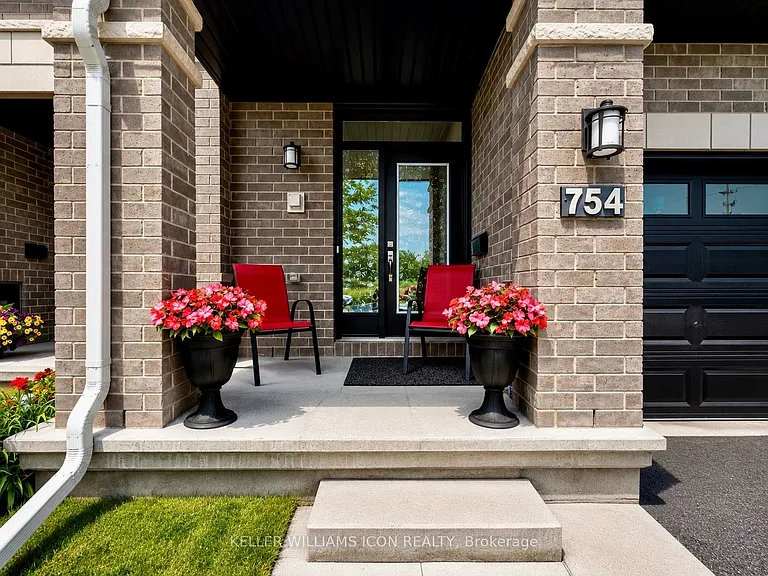 754 Borbridge Ave — Photo 2