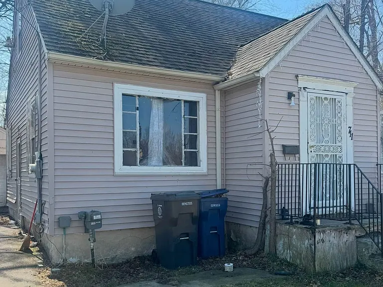 711 W Dewey St — Photo 2