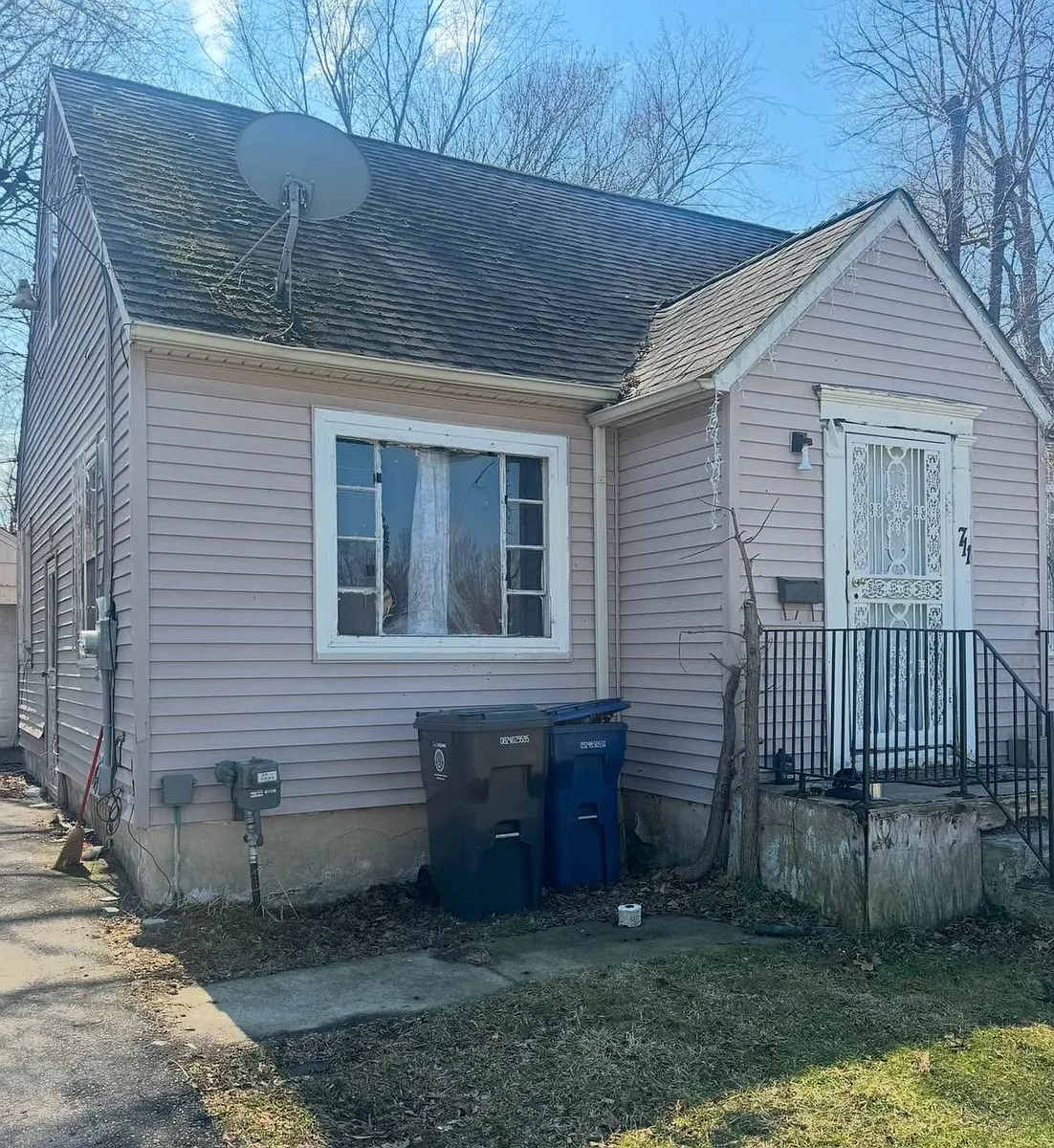 Building Photo - 711 W Dewey St